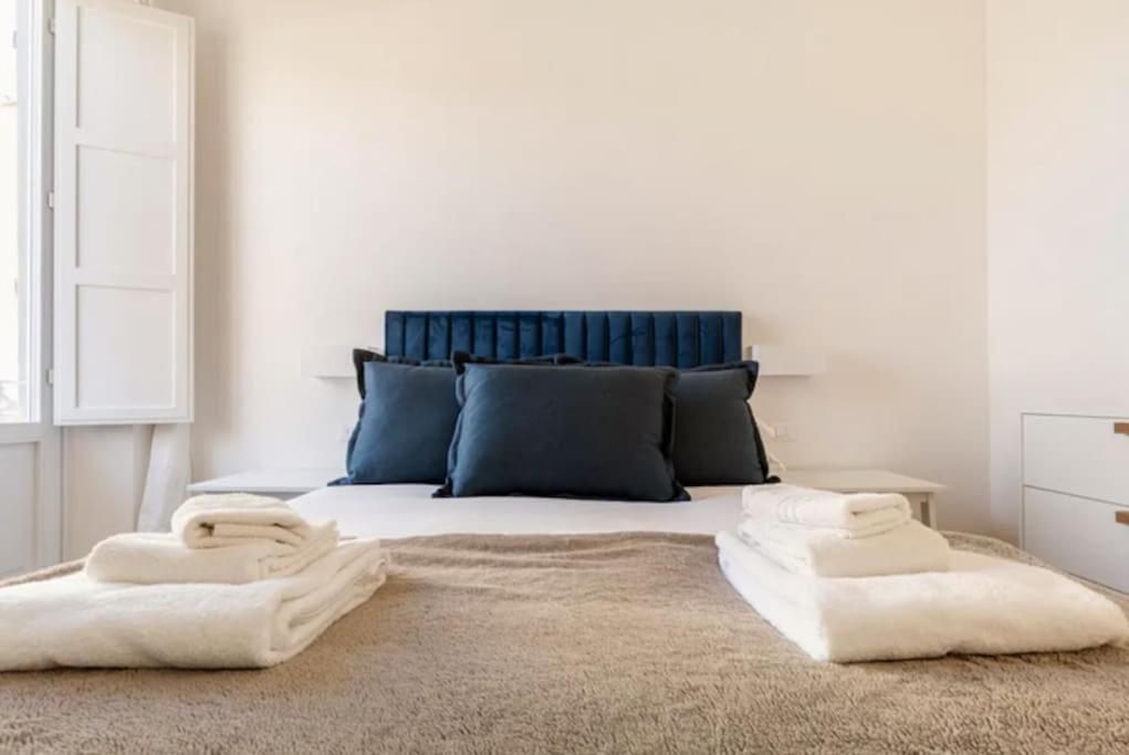 White Martelli Apartment Florence